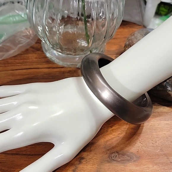 Lucite Bangle Bracelet Silver Iridescence - Picture 1 of 6